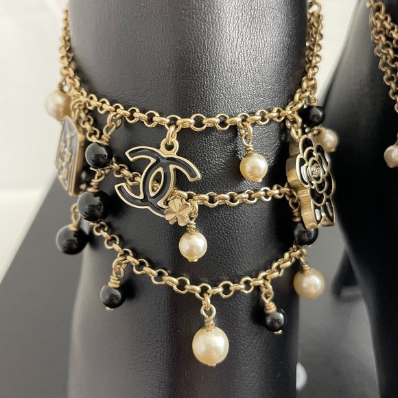 CHANEL $2020 20A BLACK CC DAINTY CHARM ZIP BACK BOOTIES SZ 38.5 - Picture 3 of 10